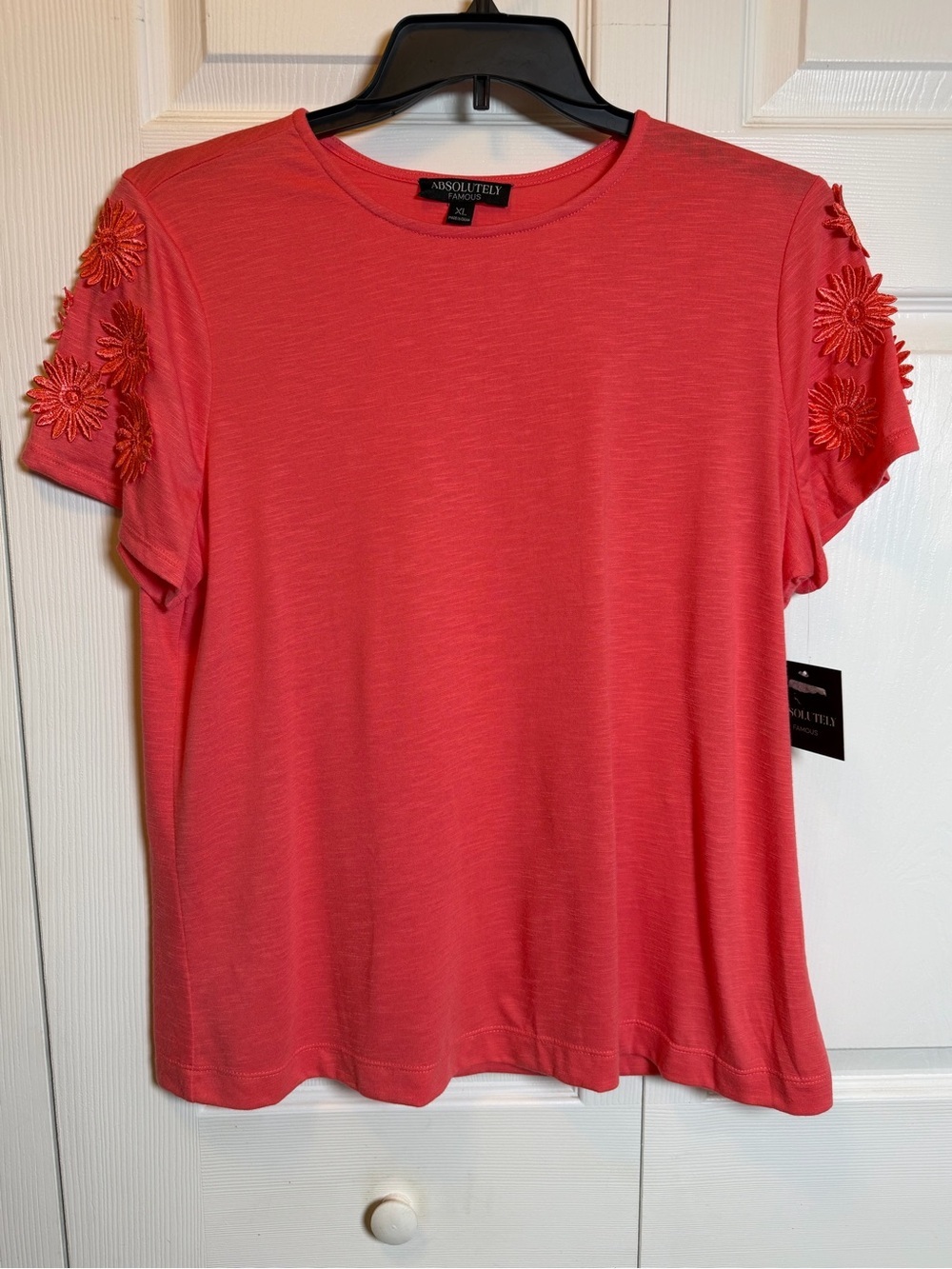 Absolutely Famous Coral Floral Applique Sleeve Top XL NWT Short Sleeve Tee